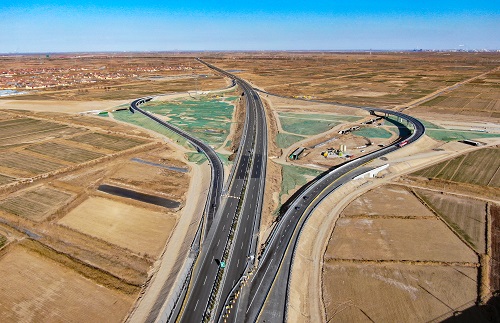 1610518123119785.jpg 沾臨高速全線最大樞紐互通交通導(dǎo)改通車.jpg